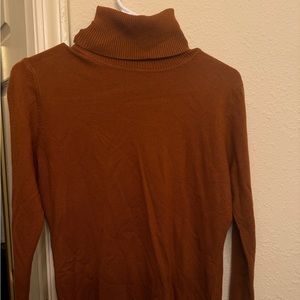 Brown turtle neck , size L